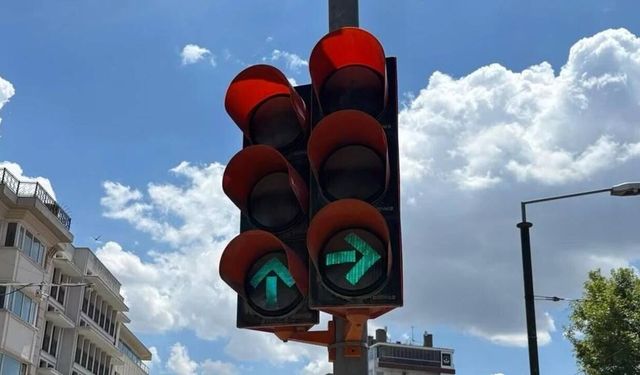 Eskişehir’de trafik ışıkları arızalandı, ekipler sahada