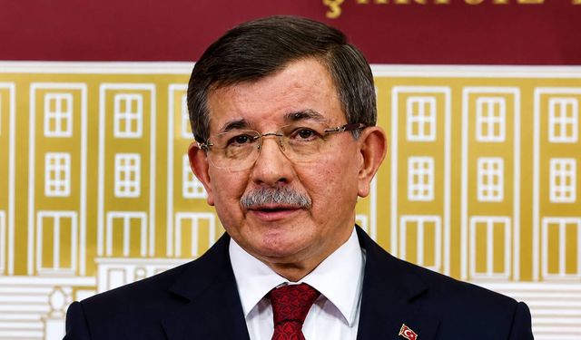 Ahmet Davutoğlu'ndan siyaset gündemini sarsan karar