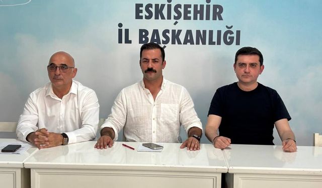 Talat Yalaz resti çekti: "İlçe başkanlarımız görevlerinin başında"
