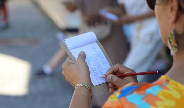 Eskişehir'de çocuklar hem gezdi hem çizdi