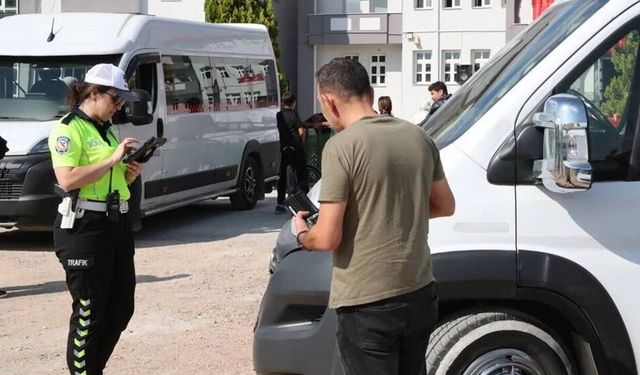 Eskişehir’de öğrencileri taşıyan servisler tek tek kontrol edildi