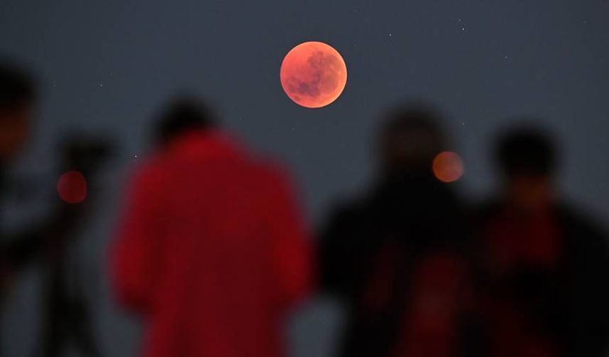 Dünya “Kanlı Ay” tutulmasını bekliyor; Tarih ve saatleri açıklandı