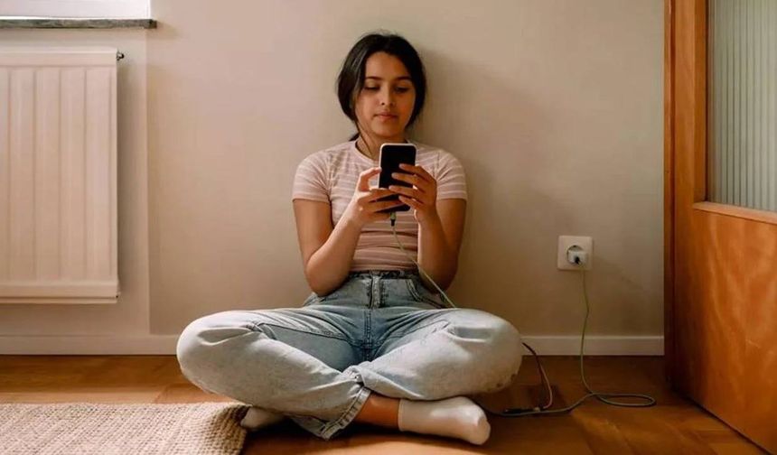 Gençler arasında hızla yayılıyor; Akıllı telefonlar sandığınız kadar masum olmayabilir