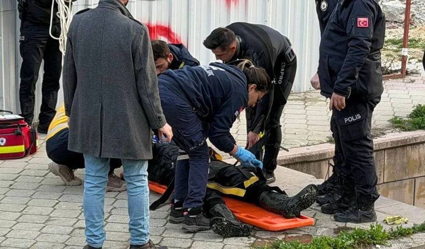 Eskişehir'de Porsuk’a düşen vatandaş son anda çıkarıldı