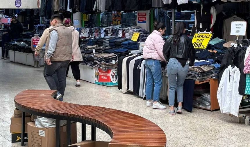 İftardan sonra çarşıya akın ettiler; Eskişehir’de bayramlık telaşı