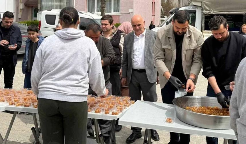 CHP Odunpazarı’ndan vatandaşa lokma dağıtımı