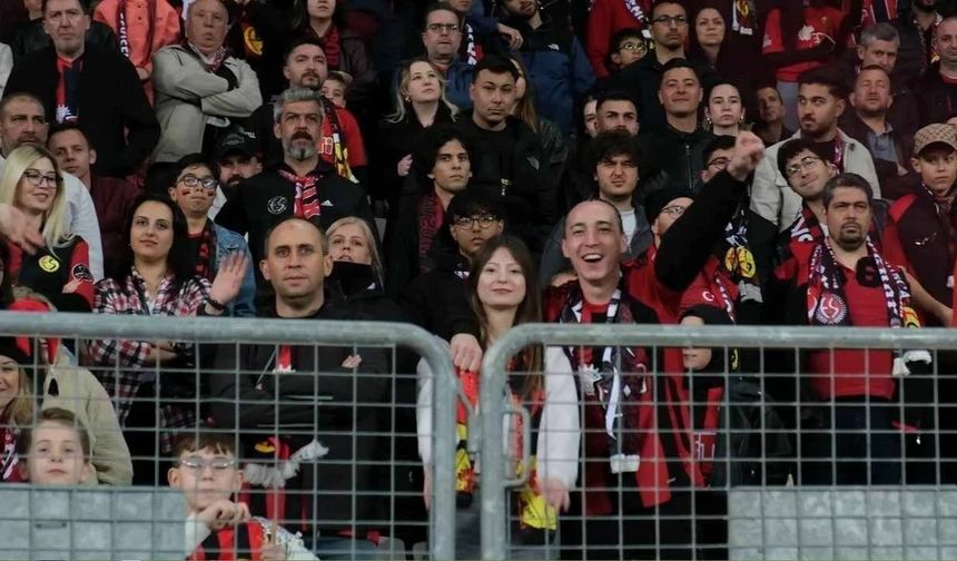 Eskişehir’de Eskişehirspor taraftarından karaborsa bilet tepkisi