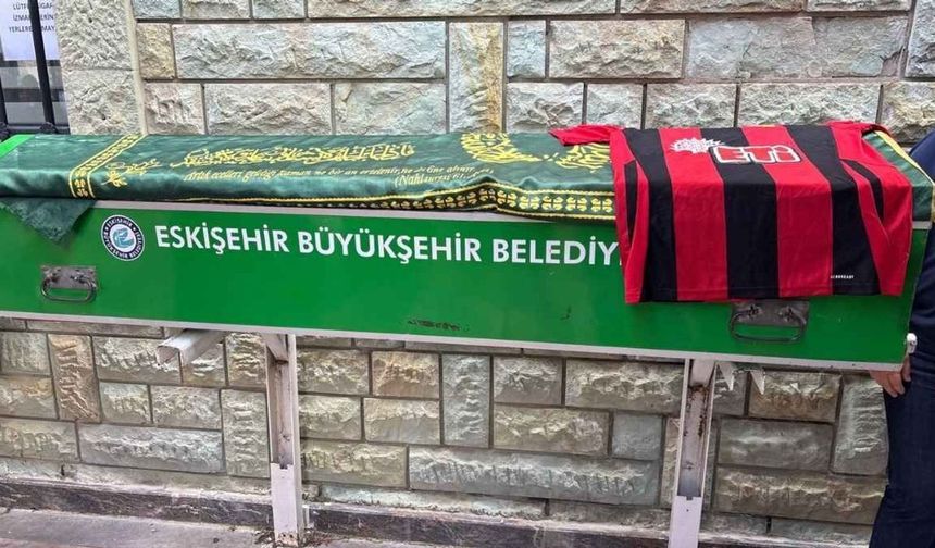 Eskişehirspor’un efsane ismi Nihat Atacan son yolculuğuna uğurlandı