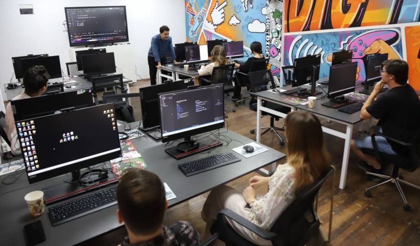 Anadolu Üniversitesi AÖF öğrencilerine yapay zekâ eğitimi verecek