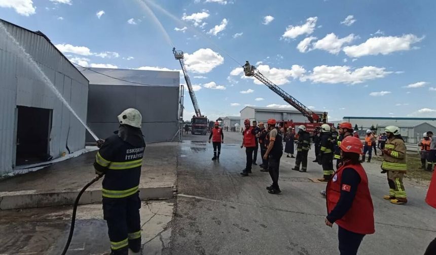 Eskişehir'de itfaiye ekipleri 3 ayda yüzlerce cana umut oldu