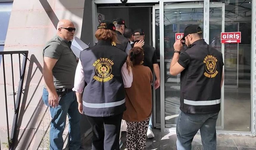 Eskişehir’de aranan 2 kişi yakalandı, hapis cezaları dikkat çekti
