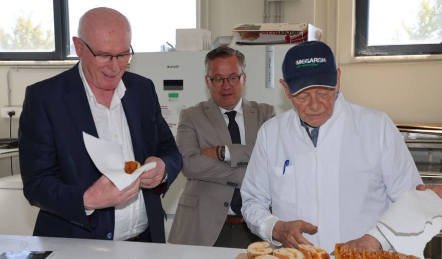 Kazım Kurt ekşi maya kültürünün yaşatıldığı fabrikayı ziyaret etti
