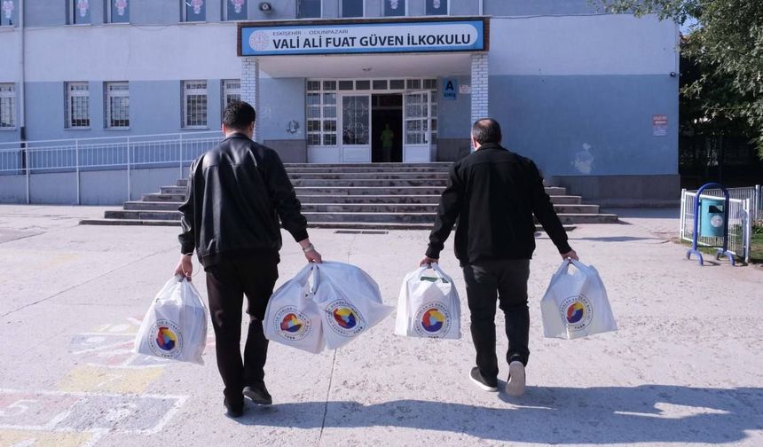 Eskişehir’de 500 öğrenciye kışlık ayakkabı desteği verildi