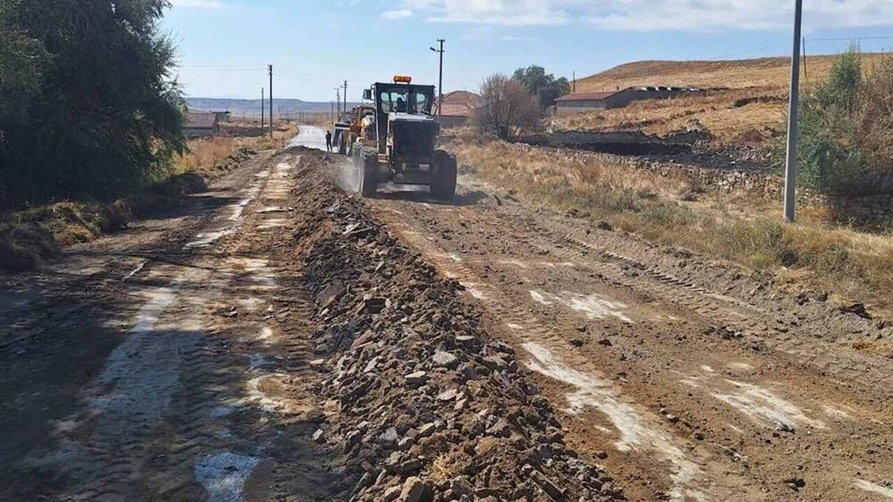 Eskişehir’de kırsal mahalle yollarında çalışma; 4 ilçedeki güzergâhlar yenileniyor
