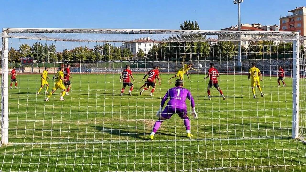Eskişehirspor taraftarlarından peş peşe gelen hakem kararlarına tepki