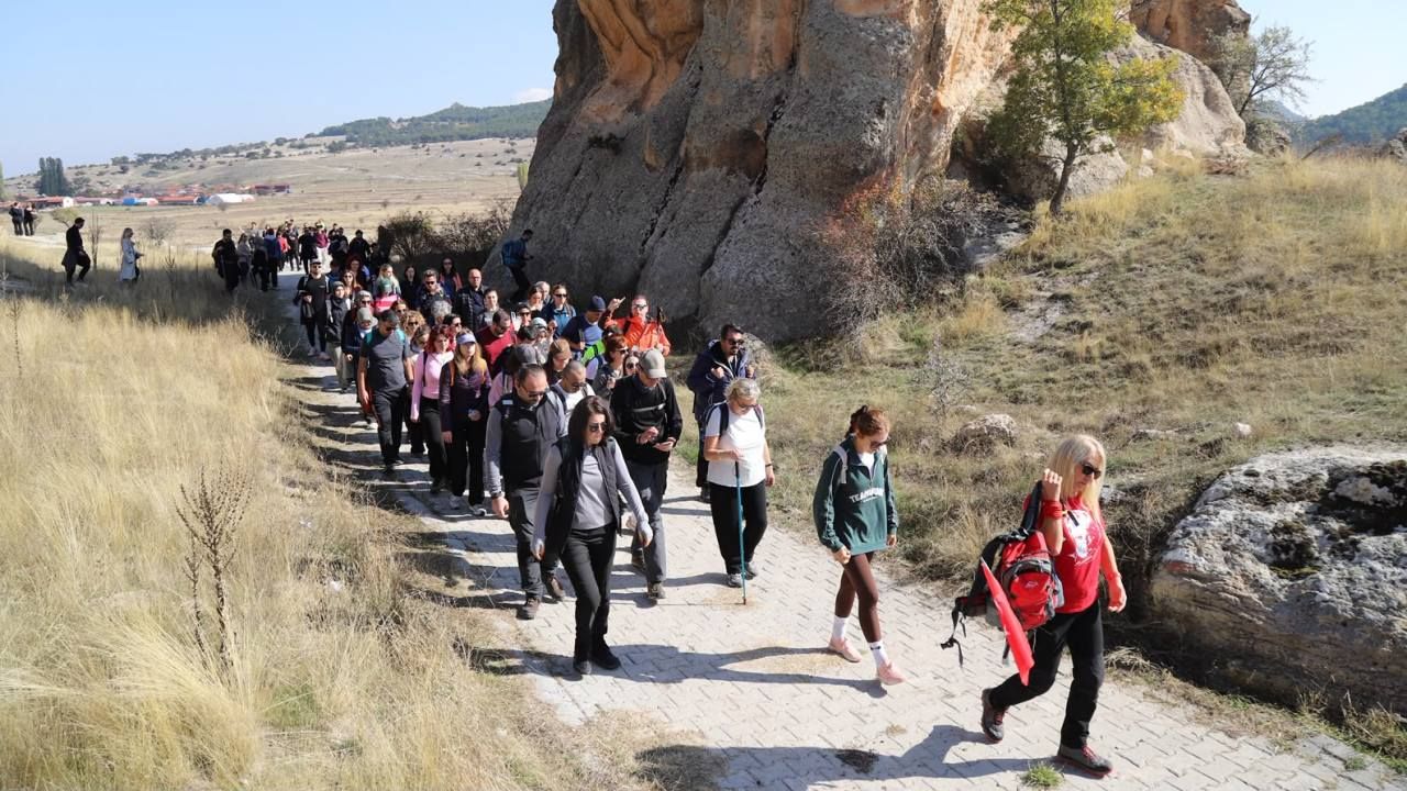 Eskişehir’de 250 kişi Cumhuriyet için 8 kilometre yürüdü